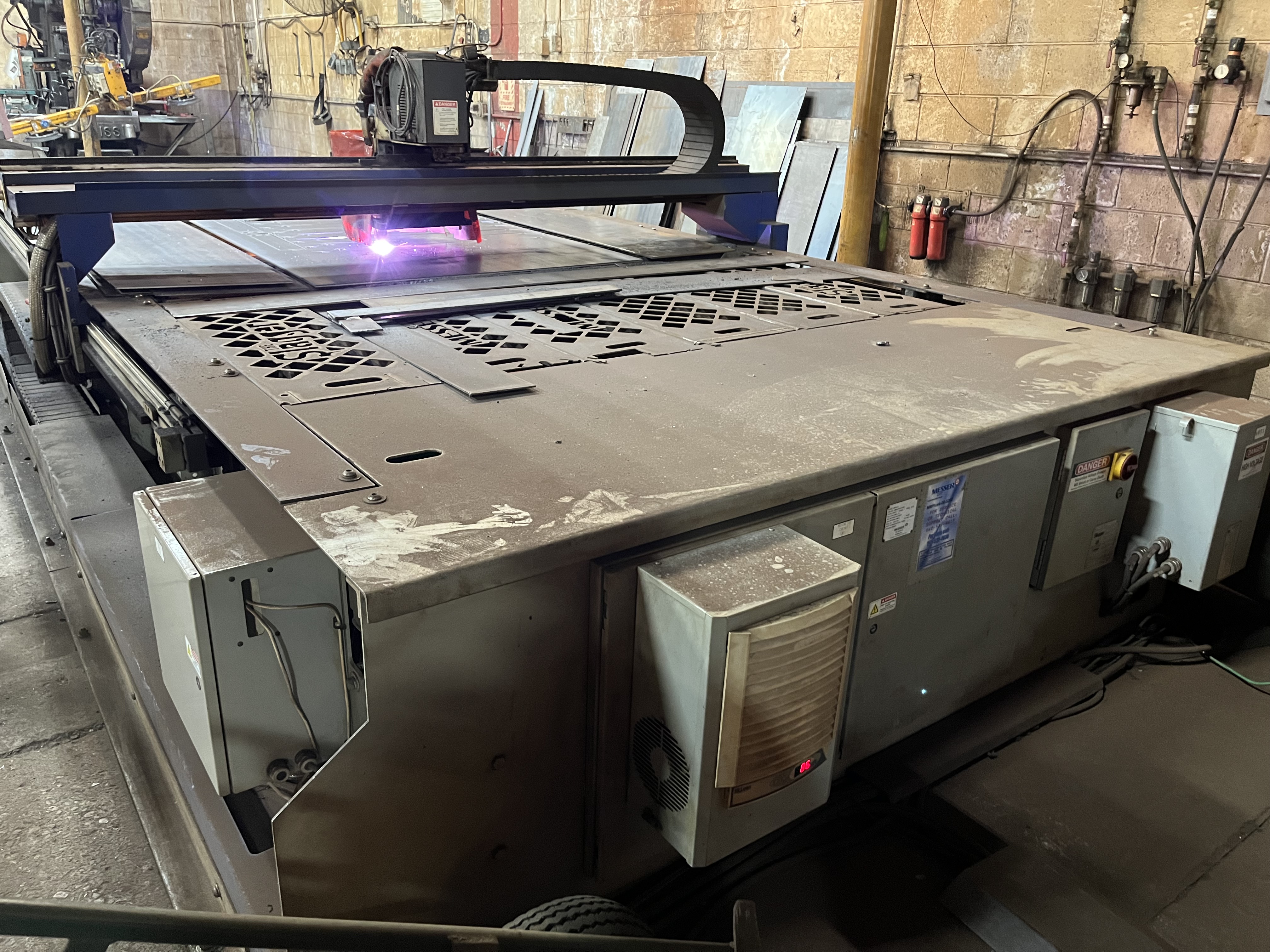 6' X 12' Messer Metalmaster Plus  Plasma Cutting System    